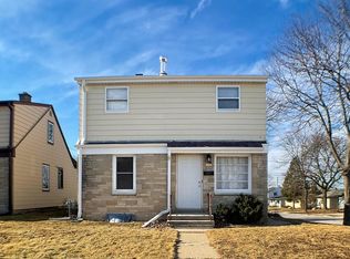 2101 S 98th St, West Allis, WI 53227