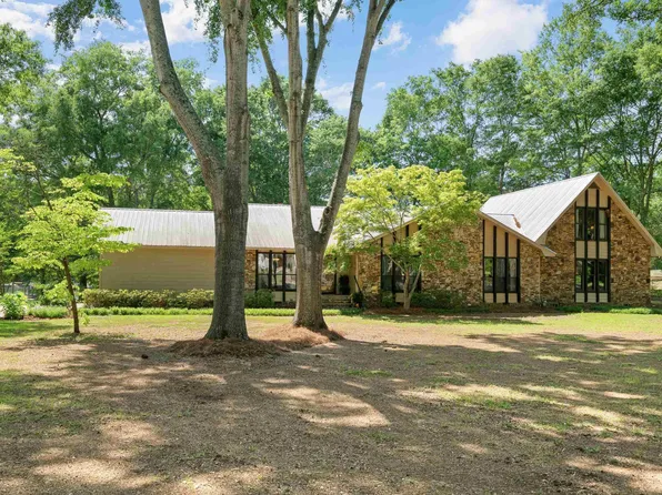 1702 Pine Harbor Rd, Pell City, AL 35128