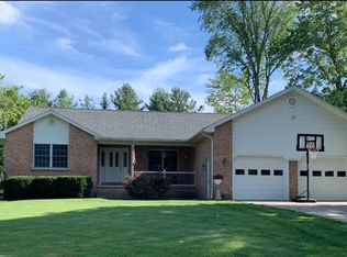 7356 Oakwood Dr, Brookfield, OH
