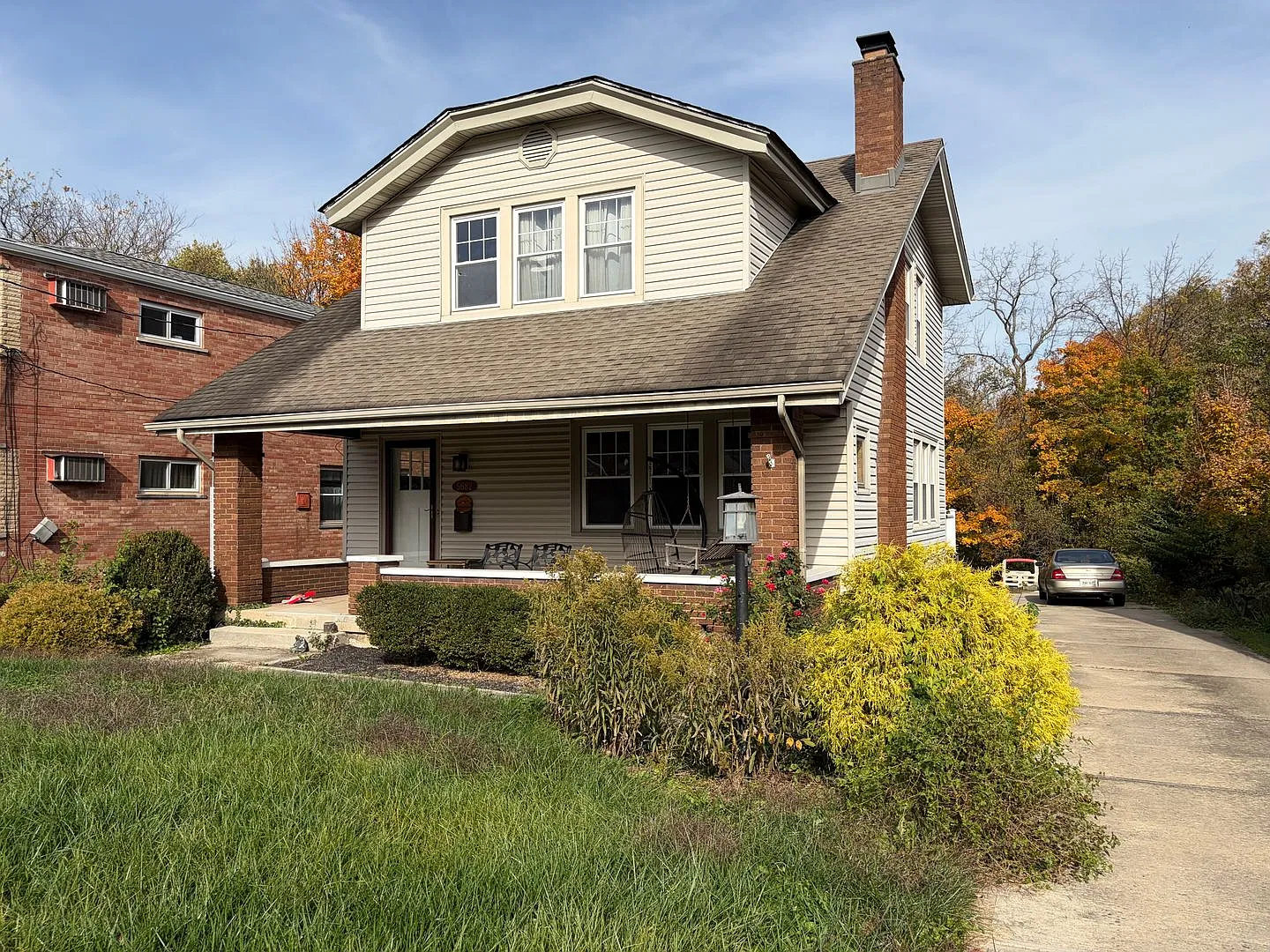 Spacious 4-Bedroom, 2-Bath Home with Central Air, Private Yard & Off-Street Parking! Schedule a t... — Photo 1
