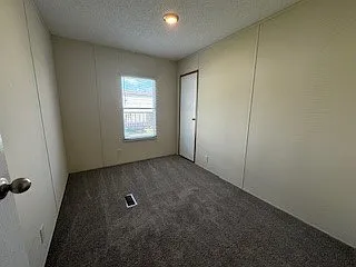 815 Monroe Ln — Photo 4