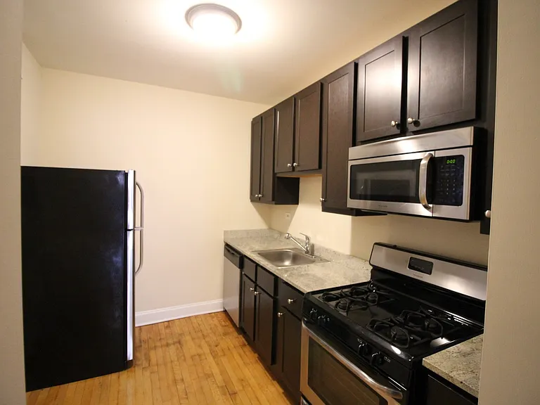 2316 W Granville Ave #1 — Photo 2