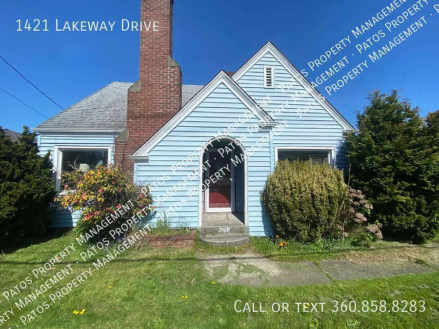 1421 Lakeway Dr