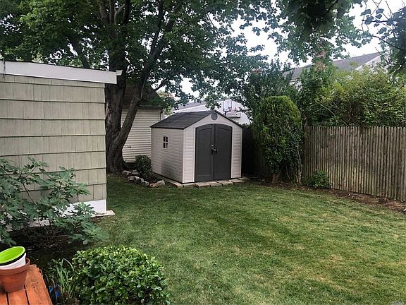 5th image of 839 Jefferson St