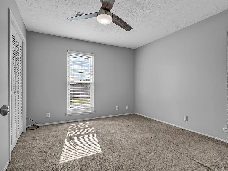 326 Nesbitt Ln — Photo 17