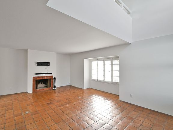 3rd image of 443 Marine Pl