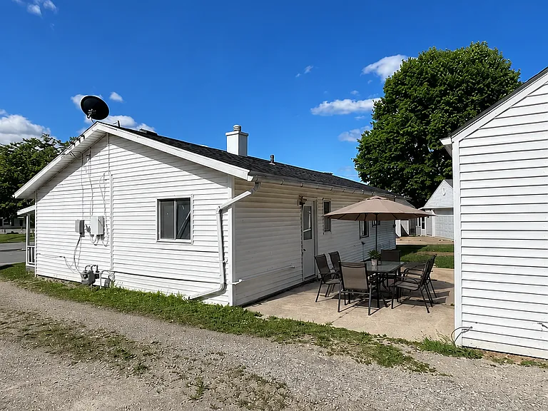 140 Crystal Ct — Photo 2