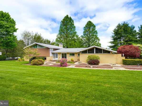 2149 Stonecrest Dr, Lancaster, PA 17601
