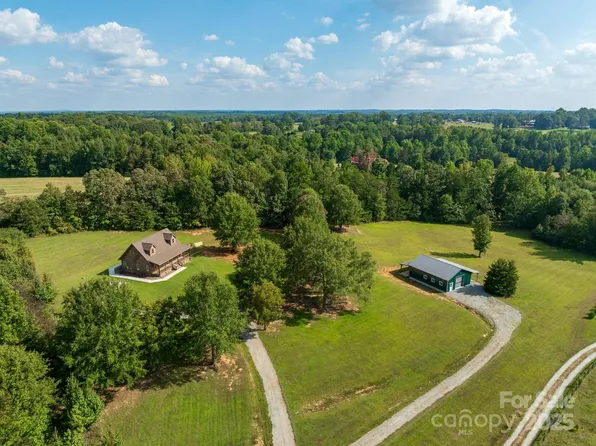 185 Robinson Acres Ln, Rutherfordton, NC 28139