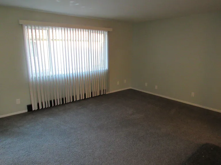 2828 N Julia St — Photo 11
