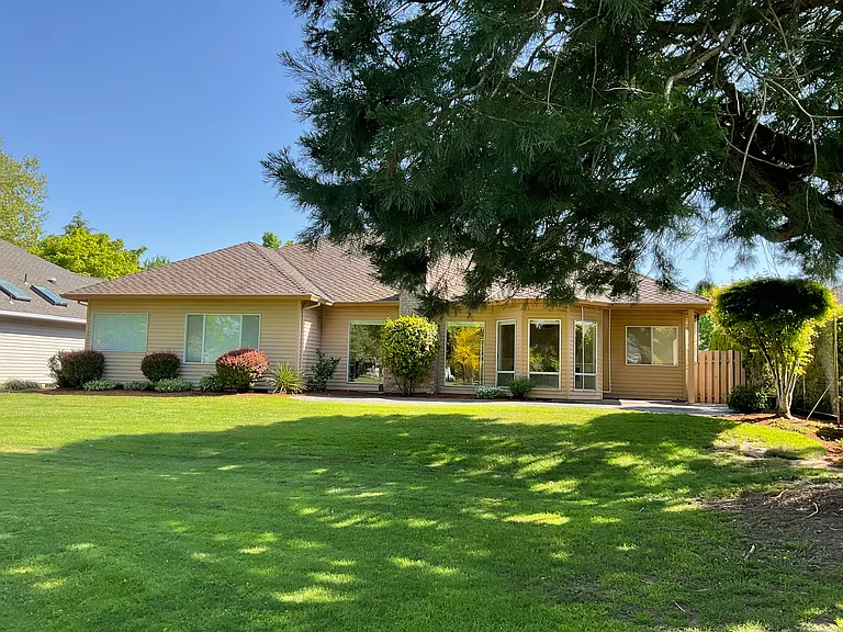 7515 SW Fairway Dr — Photo 2