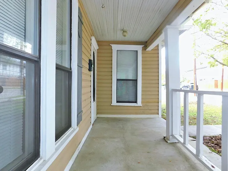 612 Schmitz Ave — Photo 2