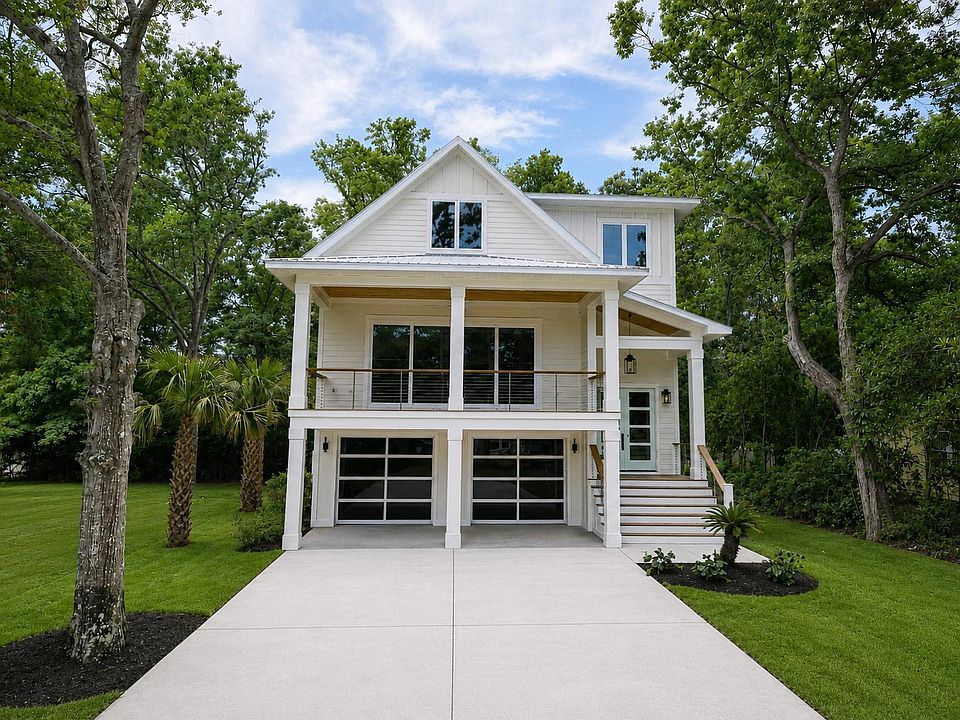 1st image of 713 3rd Ave. N