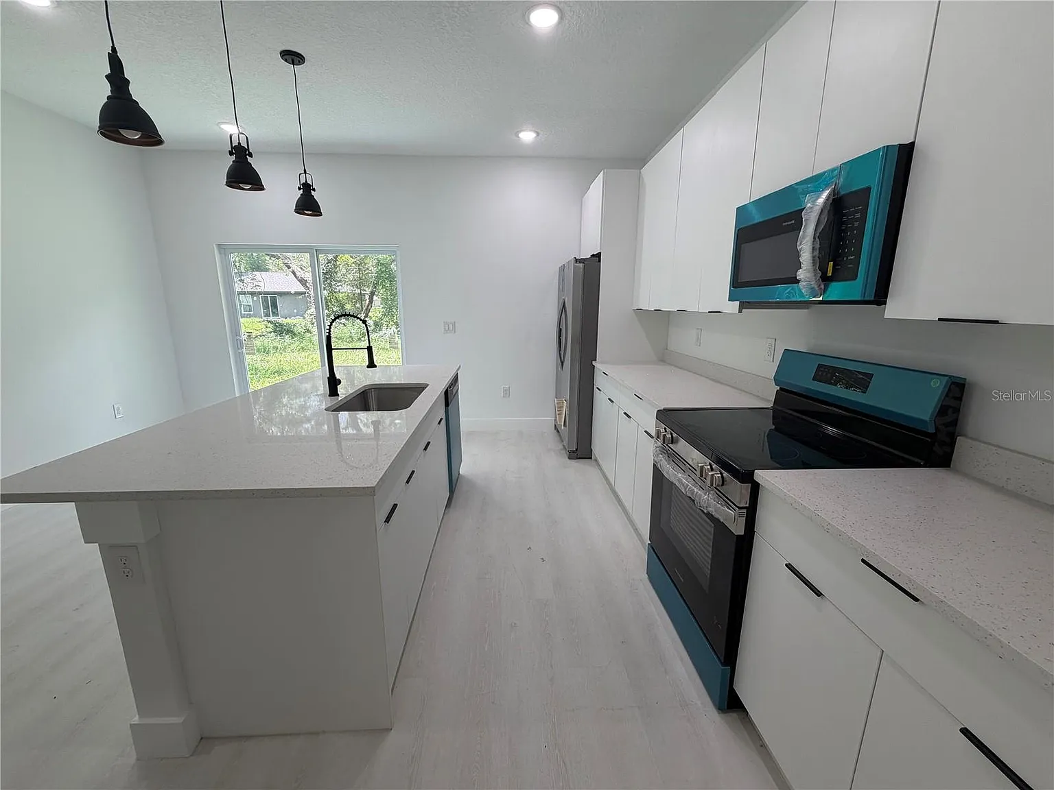 4 bed, 2.0 bath, 1630 sqft, $2,000 — Photo 3