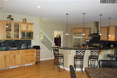 4th image of 9820 Rosewood Dr