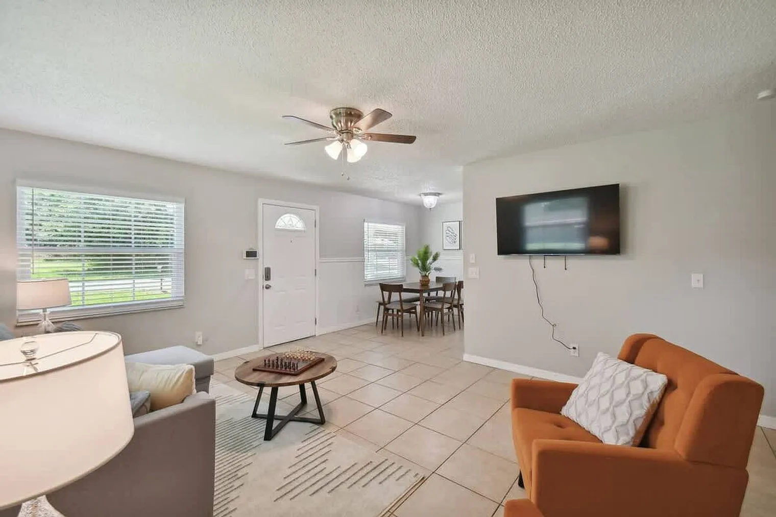 3 bed, 2.0 bath, 1227 sqft, $5,162 — Photo 3