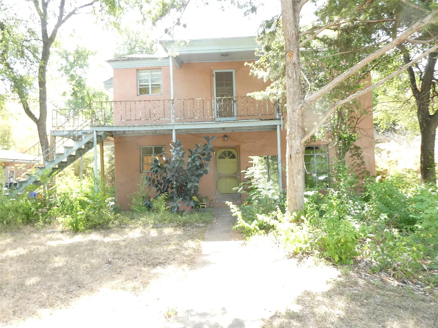 2 bed, 1.0 bath, 1722 sqft, $1,395 — Photo 2