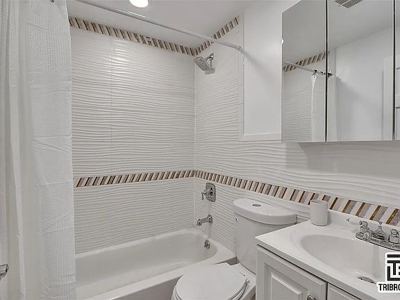 5th image of 214 E 111th St #4A