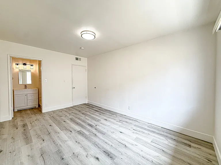 4528 Murietta Ave #11A — Photo 11