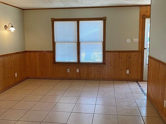 4th image of 2742 Notre Dame Ave