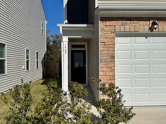 2nd image of 1409 Creekfront Dr