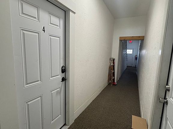 4th image of 704 N Kittitas St #4