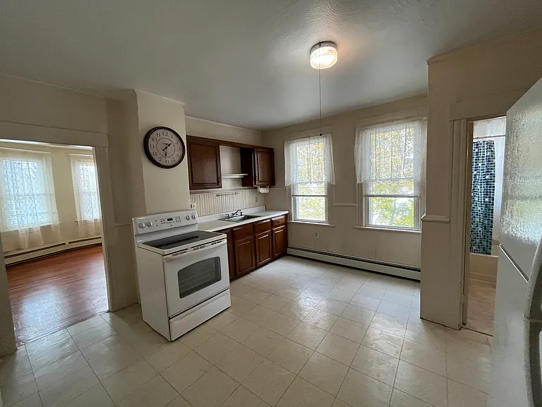109 Holl St — Photo 4