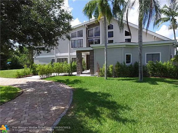3rd image of 831 NW 122nd Ave