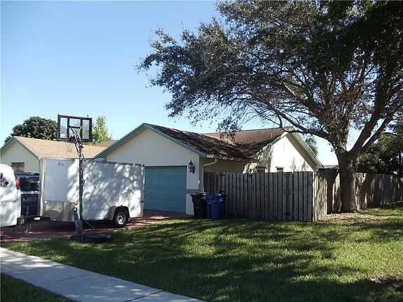 3rd image of 740 SW 158th Ln
