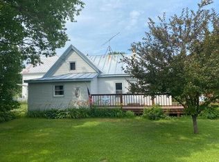 6 Chicken St, Starks, ME 04911