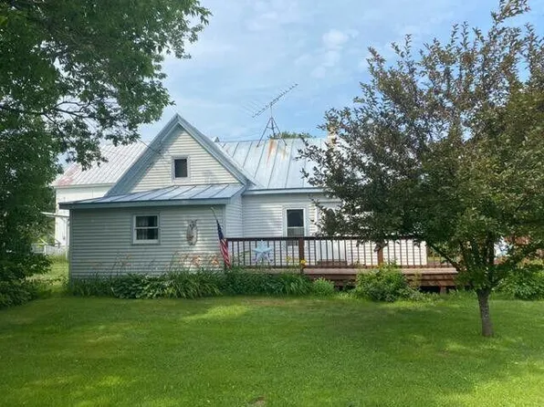 6 Chicken Street, Starks, ME 04911