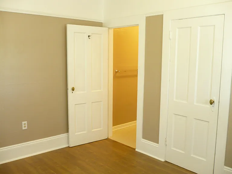 457 SW Washington Ave #6 — Photo 4