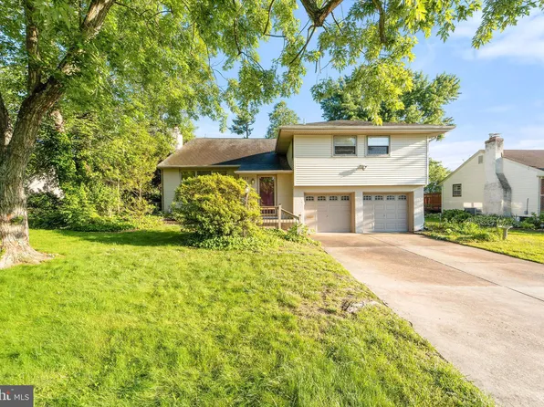 121 Meeting House Ln, Cherry Hill, NJ 08002