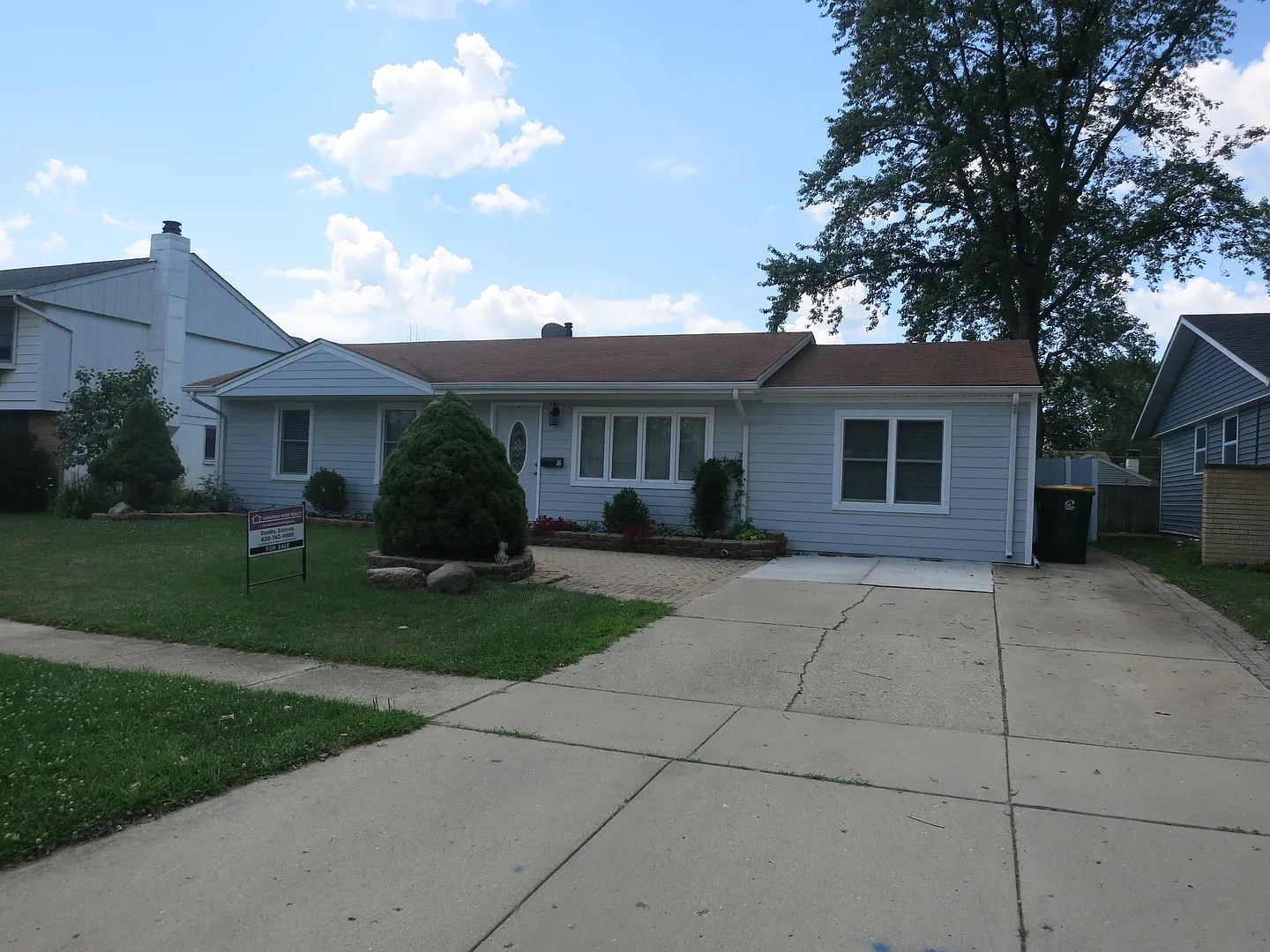36 Hawthorne Ln photo 1