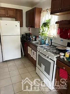 2 bed, 1.0 bath, $2,000 — Photo 2