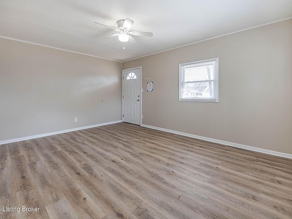 2nd image of 206 Bonnie Ln