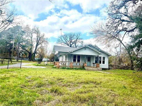 1421 S Robinson Ave, Jewett, TX 75846