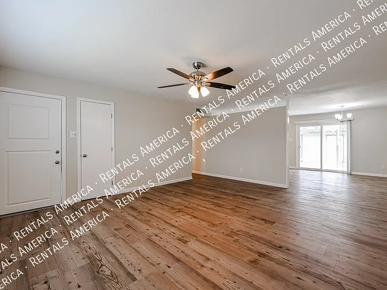 13861 N 48th Ave — Photo 11