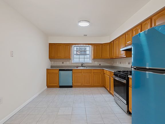 4th image of 31-33 Chester Ave Floor 2