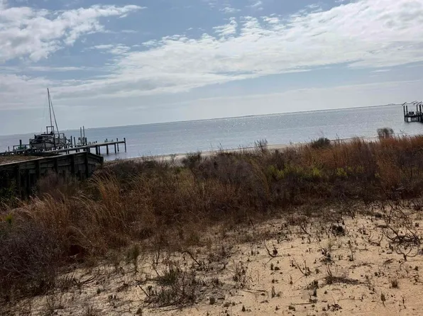 6753 Tidewater Dr, Navarre, FL 32566