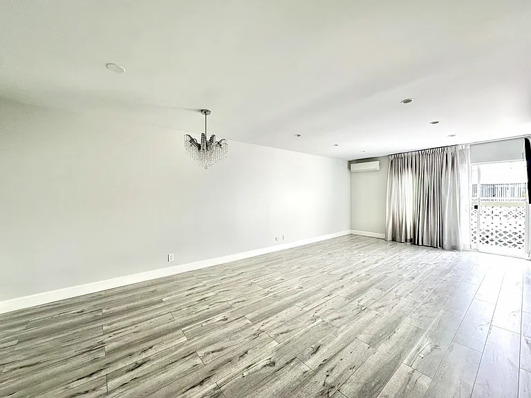 409 Burchett St #318 — Photo 4
