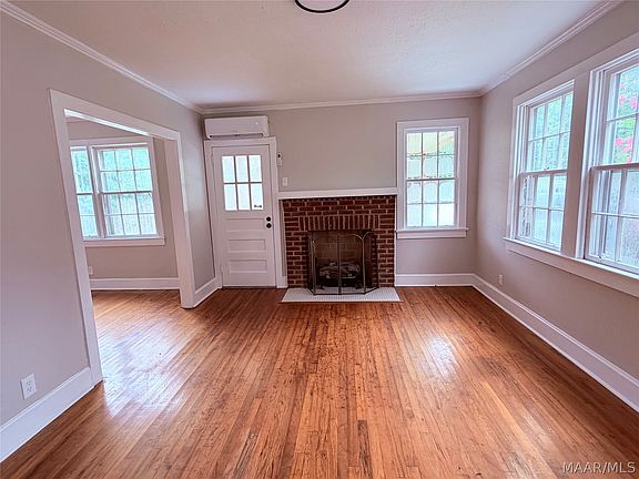 3rd image of 1784 Elmore Rd