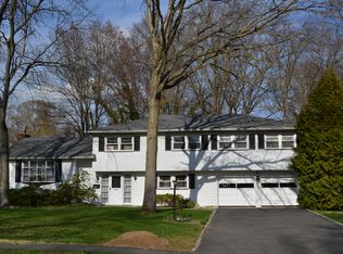 4 Breton Pl, Livingston, NJ 07039