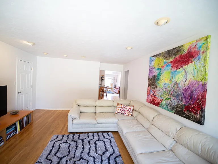 310 Alma Ln — Photo 28