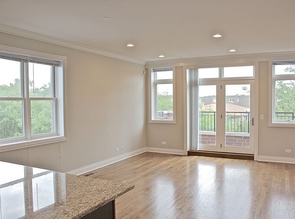 3rd image of 5512 W Higgins Ave Unit 2W