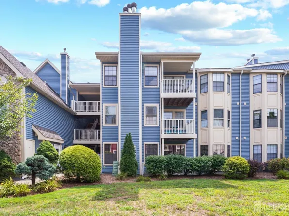 294 Cozzens Ct, East Brunswick, NJ 08816