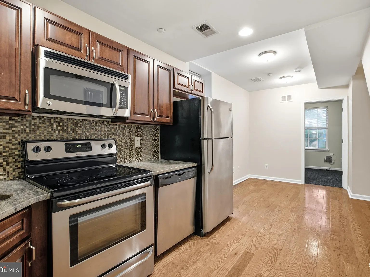 3 bed, 2368 sqft, $1,200 — Photo 1