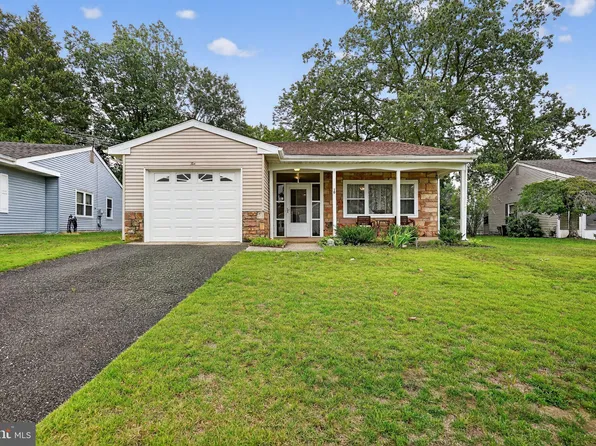 10 Farrington Ct, Southampton, NJ 08088