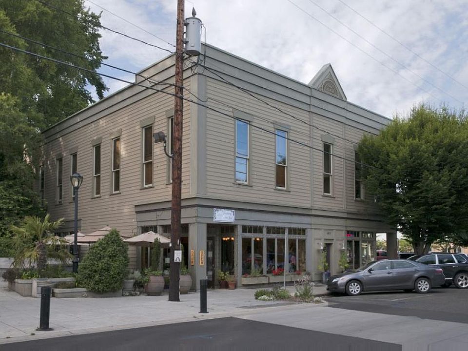1st image of 842 Washington St APT 202