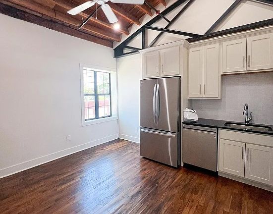 3rd image of 1201 N Central St #204